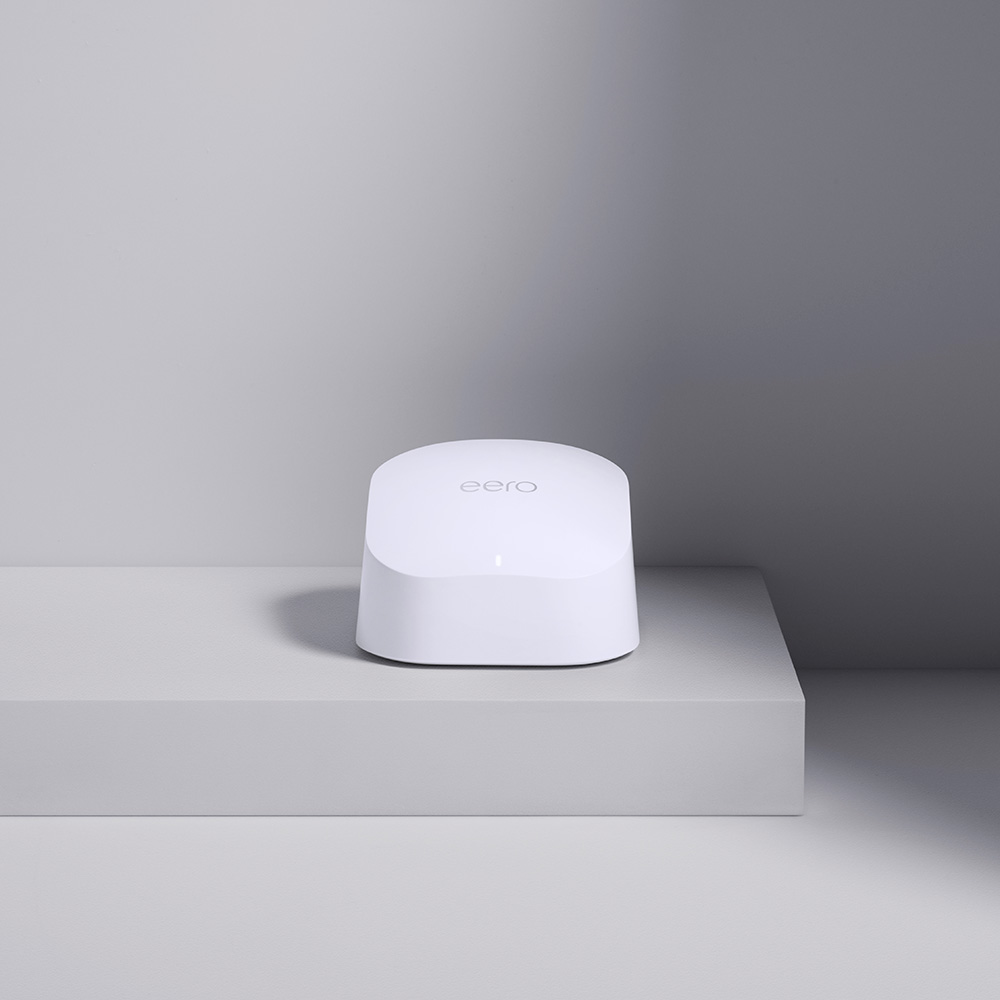 eero 6 wifi-enhet sett forfra